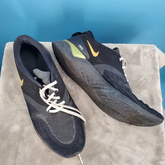 Nike black and gold Odyssey 11 flawed - Picture 5 of 16